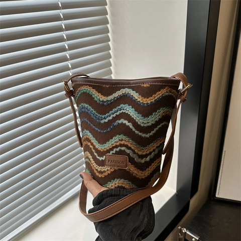 Bolso de Cubo Tejido con Patrón de Ondas de Gran Capacidad para Mujer Moda Nailon Bolso de Hombro Bandolera Casual