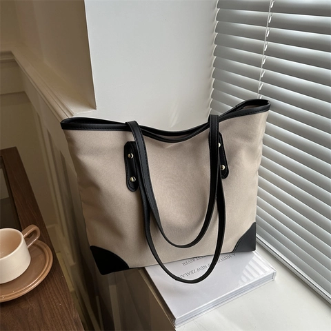 Sac Fourre-Tout en PU Grande Capacité Été 2024 Minimaliste Couleur Contrastée Sac à Bandoulière Avec Rivets Femme