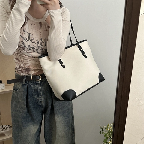 Sac Fourre-Tout en PU Grande Capacité Été 2024 Minimaliste Couleur Contrastée Sac à Bandoulière Avec Rivets Femme