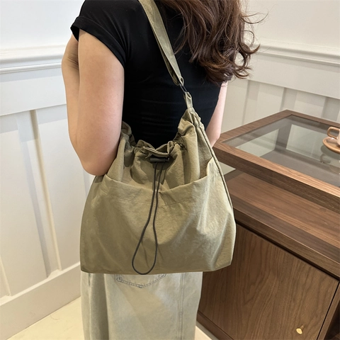 Large Capacity Nylon Drawstring Bucket Bag For Women Trendy Casual Crossbody Shoulder Bag With Stitching Plush Pendant