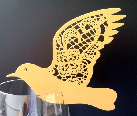Laser Cut Bird Place Cards For Wedding Party Wine Glass Cup Decorations Pearlescent Paper Hollow Name Cards Table Settings
