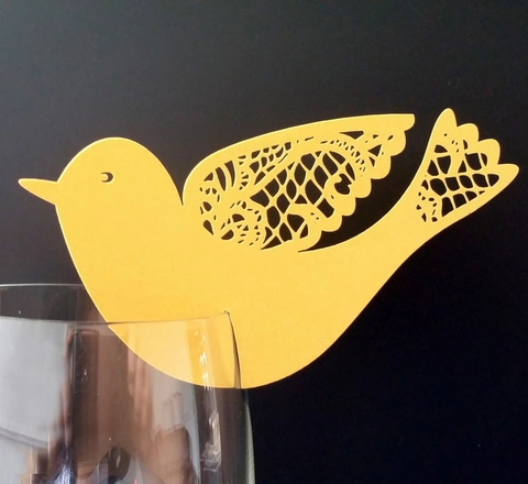 Laser Cut Bird Shape Wine Glass Place Cards For Wedding Party Decoration Hollow Pearlescent Cardstock Table Name Cards Banquet Decor