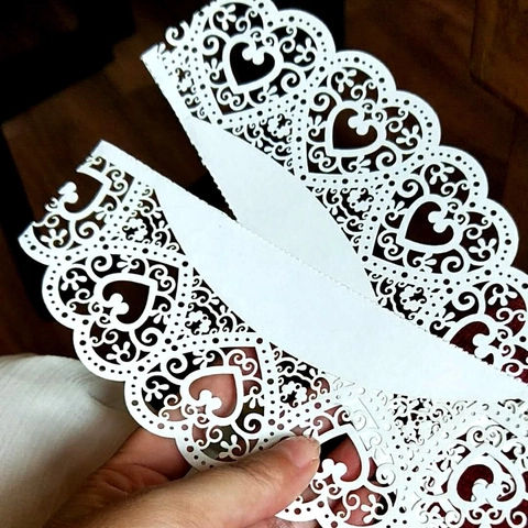 Biglietto di Invito in Carta Perlata Traforata a Taglio Laser Delicato Design a Fiori di Cuore per Decorazione di Matrimoni Feste Eventi