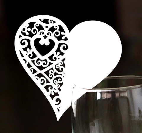Elegante Herzförmige Lasergeschnittene Weinglas-Platzkarten Perlmuttpapier Namenskarten Für Hochzeit Bankett Party Dekoration