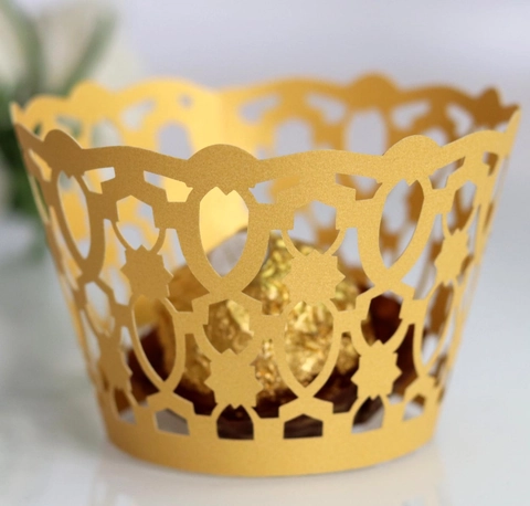 Elegante Lasergeschnittene Hohl Papier Cupcake Hülle Dekorative Geometrische Stern Kuchenrand Für Hochzeit Party Backen Dekor