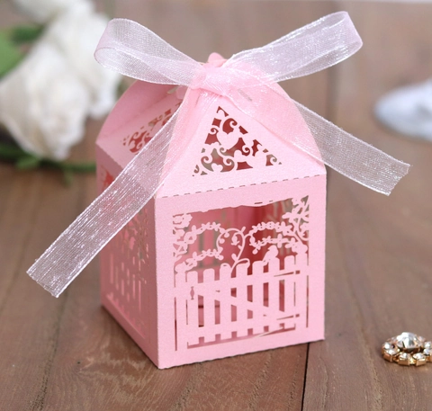 Europäische Hohlzaun-Stil Hochzeit Süßigkeitenschachteln Laser Cut Herz Perlpapier Geschenkkartons Mit Band Für Schokolade Party Damen Schmuck