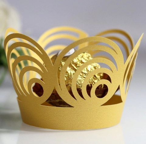 Elegant Laser Cut Paper Cupcake Wrappers Hollow Out Crown Pattern Cake Liners For Wedding Birthday Party Table Decoration
