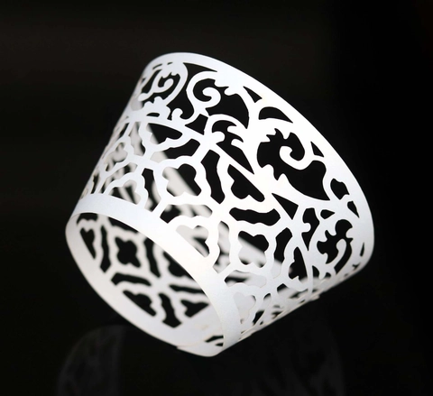 Laser Cut Cupcake Wrappers Elegant Lace Vine Design Pearlescent Cardstock Cake Cups For Wedding Birthday Party Decoration Baking