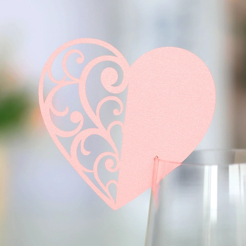 Marque-places en Forme de Cœur Découpés au Laser pour Verre à Vin Cartes de Nom Ajourées pour Décoration de Table de Mariage