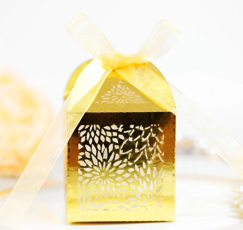 Laser Cut Hollow Wedding Favor Candy Boxes Pearl Paper Heart Flower Gift Packaging Box With Ribbon For Anniversary Party