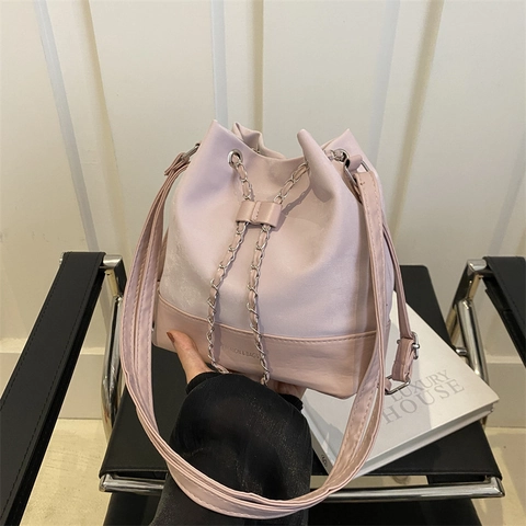 Zaino a Secchiello in Pelle PU da Donna Grande Capacità Moda Coulisse Catena Borsa a Tracolla Pendolare Quotidiana