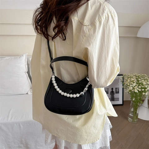 Borsa a Spalla Donna a Mezzaluna Con Cuore Goffrato Elegante Borsa a Tracolla in Pelle PU Con Catena di Perle e Ciondoli a Cuore