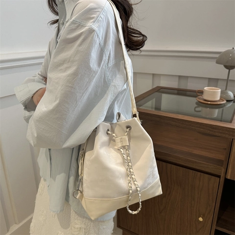 Damen Mode PU Leder Eimer Rucksack Kette Kordelzug Reisetasche Für Frauen Nähte Design Stilvoller Täglicher Rucksack