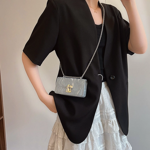 Bolso de Hombro de Moda para Mujer de Cuero PU Arrugado Color Sólido Correa de Cadena de Metal Bolso Pequeño Cuadrado con Cierre