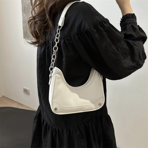 2024 Nuevo Bolso de Axila Hobo de Cuero PU Minimalista Urbano Coreano para Mujer Con Correa de Cadena Plateada Color Sólido Bolso de Hombro