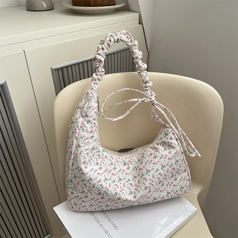 Dames Hobo Schoudertas Van Nylon Met Bloemenprint En Geplooide Band Zoete Frisse Okseltas Voor Dagelijks Gebruik