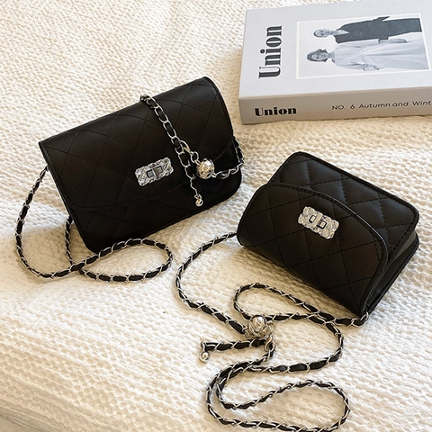 Women Fashion Quilted PU Leather Shoulder Bag Retro Stitching Square Crossbody Bag With Metal Chain Strap And Lock Buckle