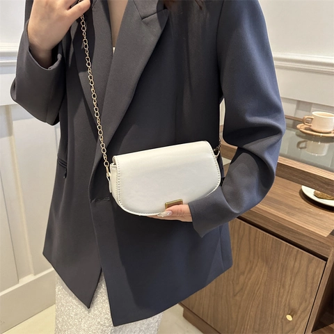 Bolso de Silla en Cuero PU Retro Elegante Cierre Nervado Correa de Cadena Color Sólido Bolso de Axila para Mujer