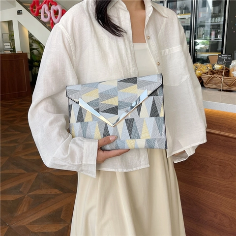 Bustina Donna a Busta Patchwork Geometrico Moda in Pelle PU Borsa Sottobraccio a Spalla Con Decoro in Metallo a V