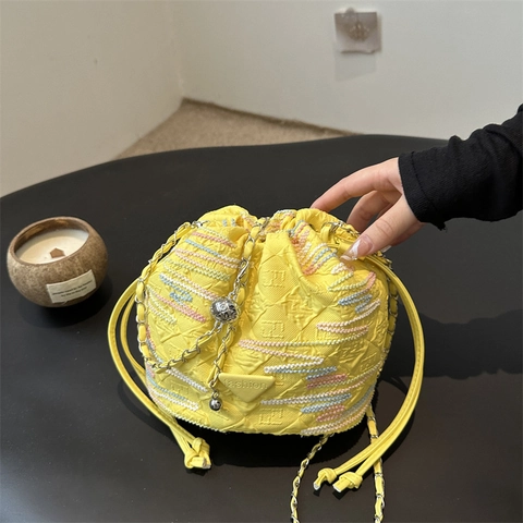 Borsa a Secchiello in Pelle PU alla Moda da Donna Tracolla con Coulisse Ricamo Colorato Borsa Retrò con Catena Piccola Borsa