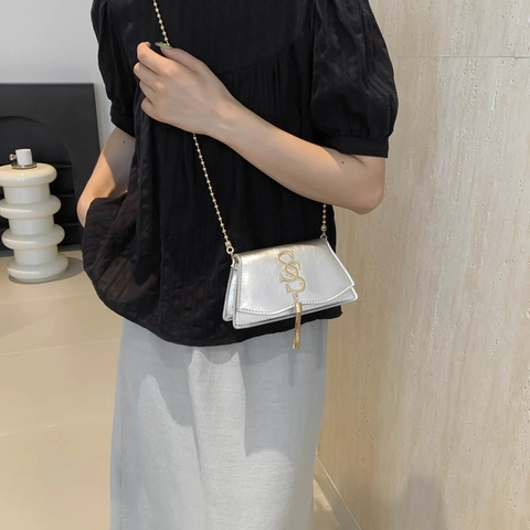 Borsa a Spalla da Donna in Pelle PU Moda Elegante Borsa a Tracolla Quadrata Con Nappa e Logo in Metallo
