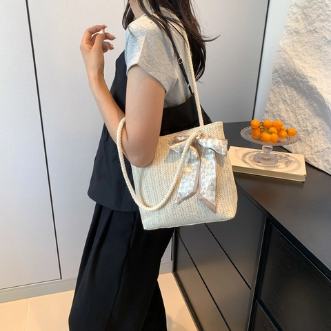 Dames Zomer Geweven Stro Tote Bag Met Hartjespatroon Satijnen Sjaal Grote Capaciteit Casual Strand Schoudertas Mode Handtas