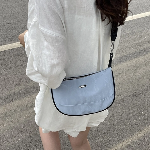 Women Minimalist PU Leather Hobo Shoulder Bag Large Capacity Wrinkled Dumpling Bag With Wide Strap Contrast Piping Handbag