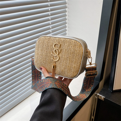 Borsa a Tracolla da Donna in Paglia e PU Patchwork Con Ampia Tracolla Boemia Logo in Metallo Nappina Piccola Borsa Quadrata