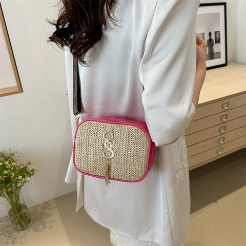 Borsa a Tracolla da Donna in Paglia e PU Patchwork Con Ampia Tracolla Boemia Logo in Metallo Nappina Piccola Borsa Quadrata