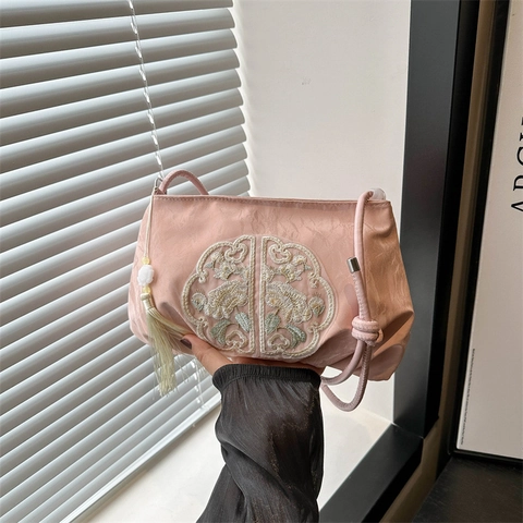 Elegante Geborduurde Schoudertas In Nieuwe Chinese Stijl Voor Dames Satijn Bloem Geplooide Crossbodytas Met Kwastje Retro