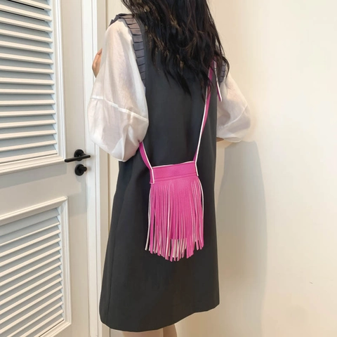 Petit Sac à Bandoulière à Franges pour Femmes en Cuir PU Tassel Vertical Sac de Téléphone Portable Léger Décontracté