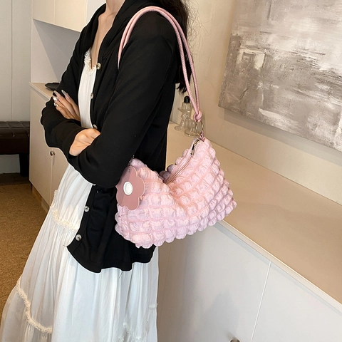 Women Popcorn Texture Shoulder Bag Fashion Pleated Underarm Bag With Flower Charm Contrast Color Hobo Bag For Daily Use