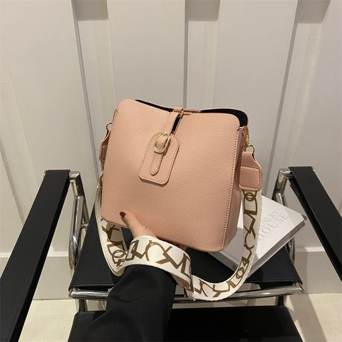 Damen Mode PU Leder Beuteltasche Große Kapazität Breiter Schultergurt Mit Buchstabenmuster Umhängetasche Lässige Handtasche