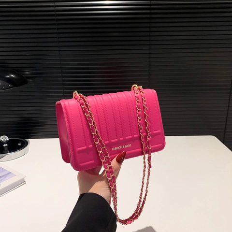 Mode Femmes PU Cuir Matelassé Vertical Sac à Épaule Chaîne en Or Bandoulière Petit Sac Carré Minimaliste Flip Sac Bandoulière Décontracté Quotidien