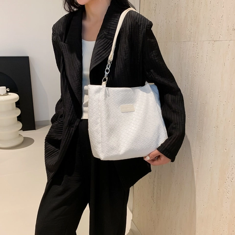Damen Große Kapazität Gewebte PU Leder Tote Bag Minimalistische Schultertasche Mit Kettengurt Mode Buchstaben Patch Pendler Handtasche