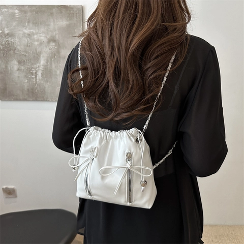 Damen Mode PU Leder Eimertasche Minimalistische Kordelzug Schultertasche Mit Kettengurt Große Kapazität Umhängetasche Für Den Alltag