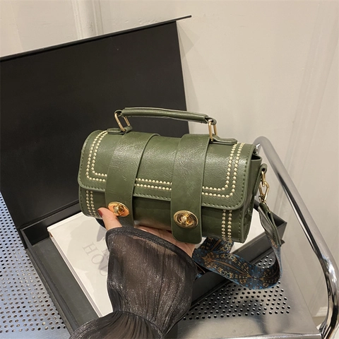 Vintage PU Leder Zylinder Boston Tasche Für Damen Mit Ethnisch Bedrucktem Breitem Gurt Nietendekor Mode Schulter Umhängetasche