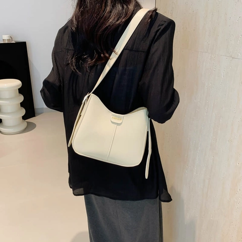 Borsa a Spalla da Donna Minimalista in Pelle PU Moda Grande Capacità a Secchiello Borsa a Tracolla Con Ciondolo Mostro di Peluche
