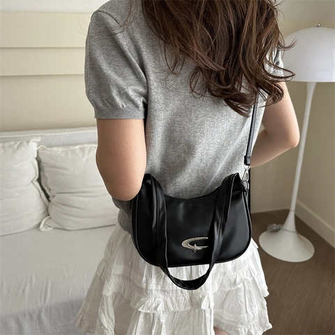 Bolso de Axila de Media Luna de Cuero PU Minimalista Urbano para Mujer Gran Capacidad Color Sólido Estrella de Metal Bolso de Hombro Hobo