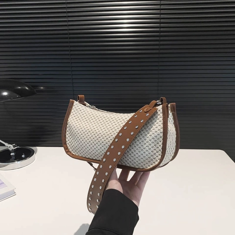 Mode Vrouwen Strovlechtwerk PU Patchwork Onderarm Tas Met Klinknagels Brede Riem Casual Schoudertas Zomer Strand Tas