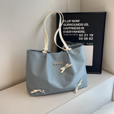 Borsa Tote in Pelle PU Donna Grande Capacità Rivetti a Cuore Fiocco Borsa a Spalla Per Scuola Pendolare Quotidiana