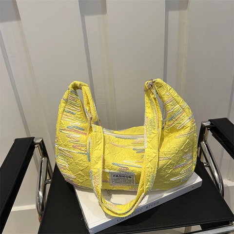 Sac Hobo en Nylon à Rayures Arc-en-Ciel Grande Capacité Mode Broderie Sac à Épaule Sac Bandoulière Navettage Avec Pendentif Peluche Femme