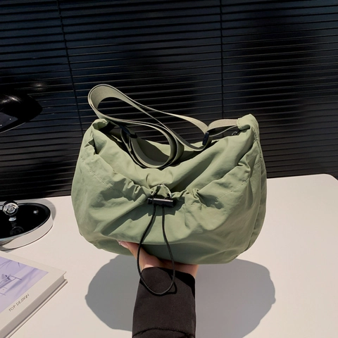 Bolso de Hombro de Nylon con Cordón de Gran Capacidad para Mujer Moda Color Sólido Plisado Bolso de Mano Minimalista Tote