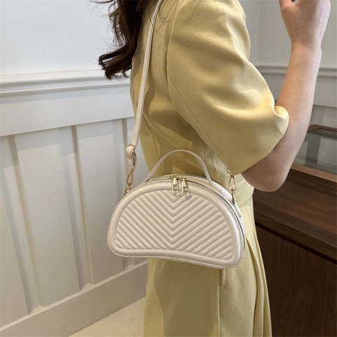 Women Fashion Half Moon Shoulder Bag Chevron Quilted PU Leather Crossbody Bag Simple Urban Small Handbag With Top Handle