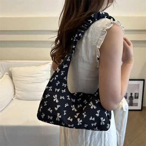 Bolso de Hombro de Nailon para Mujer Estilo Japonés Con Estampado de Lazo Correa Plisada Gran Capacidad Hobo de Axila