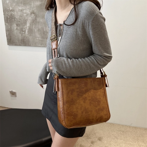 Vintage PU Leather Tote Bag Set For Women Large Capacity Shoulder Bag With Wide Woven Strap Retro Casual Daily Commute Handbag