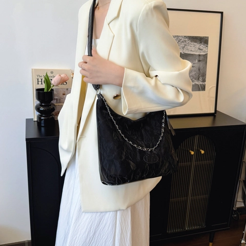 Borsa a Tracolla da Donna in Pelle PU a Pieghe Tinta Unita Grande Borsa Tote Con Catena Moda Hobo Crossbody Bag Pendolare