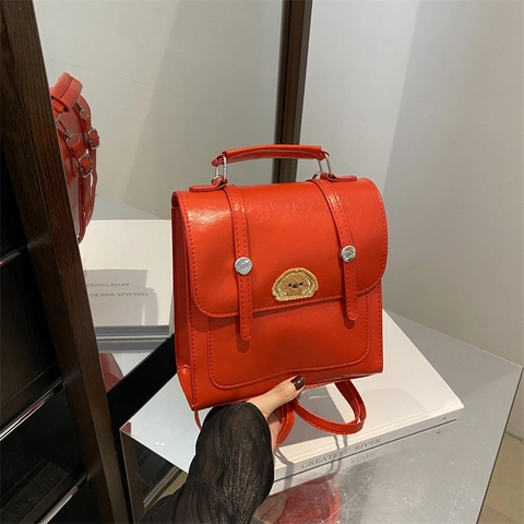 Damen Mini PU Leder Rucksack Mit Cartoon Hund Stickerei Und Plüsch Bär Anhänger Casual Schule Pendeln Kleine Quadratische Tasche