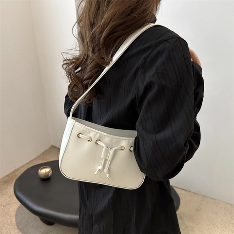 Retro PU Leder Unterarmtasche Für Damen Einfache Urbane Kordelzug Metallösen Kleine Quadratische Umhängetasche Pendeln Handtasche