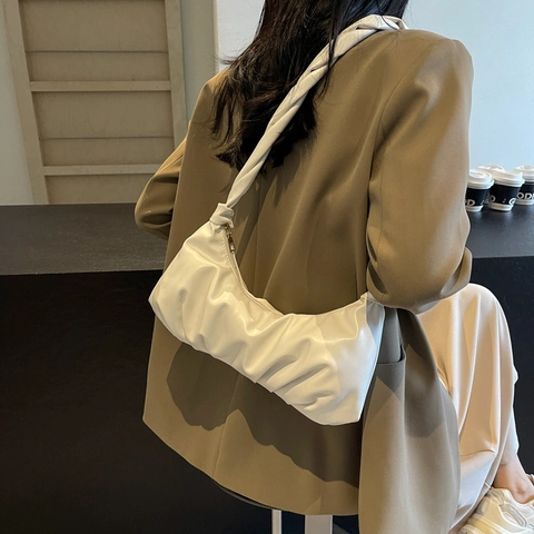 Women Pleated Cloud Shoulder Bag PU Leather Minimalist Underarm Bag Twisted Strap Solid Color Chic Hobo Handbag Daily Wear